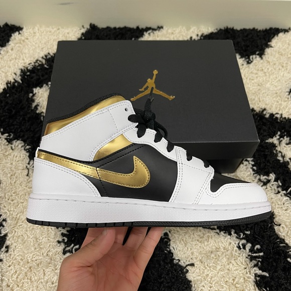 NWT Air Jordan 1 Mid GS In White/multi-color-black - Picture 3 of 11